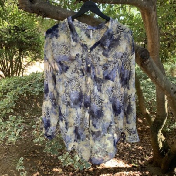 Free People Tops - EUC ✵☽Free People☾✵ Sheer Button Down Blouse | Blue Roll Tab Animal Top | XS